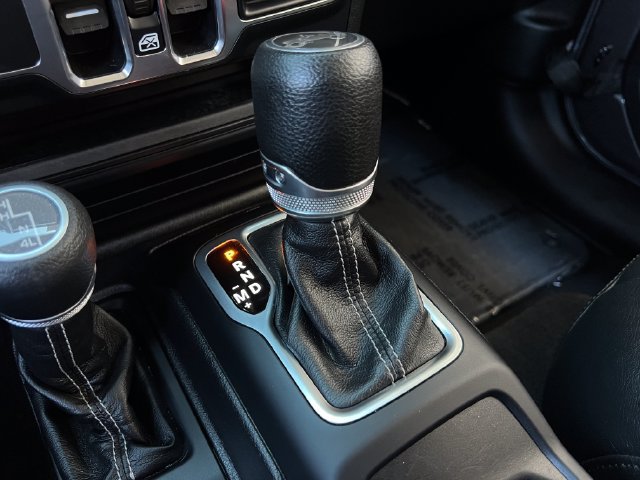 Used 2018 Jeep Wrangler Unlimited Sahara AWD/4WD image 22