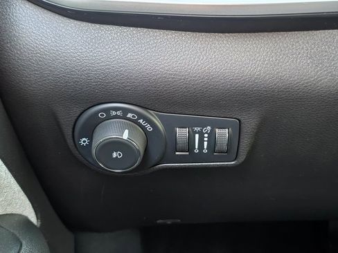 Used 2024 Jeep Compass Latitude image 39