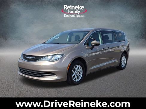 Used 2017 Chrysler Pacifica Touring FWD image 1