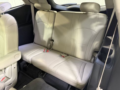 Used 2018 Buick Enclave Essence image 12