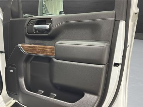 Used 2022 Chevrolet Silverado 3500 High Country image 32