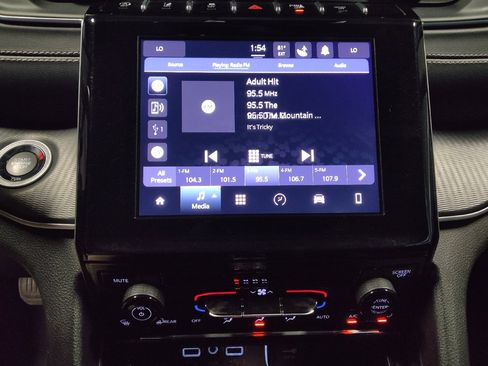 Used 2024 Jeep Grand Cherokee Laredo RWD image 25