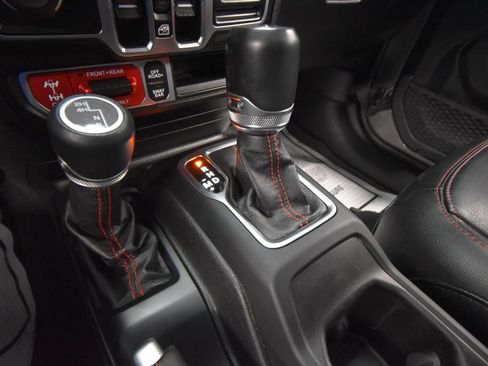 Used 2021 Jeep Gladiator Rubicon AWD/4WD image 18