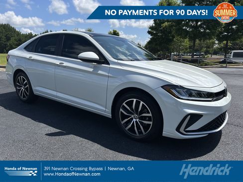 Used 2025 Volkswagen Jetta SE w/ Sunroof Package FWD image 1