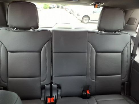 Used 2025 GMC Yukon Denali RWD image 17