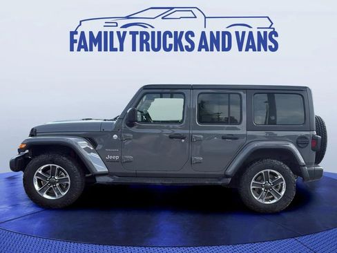 Used 2018 Jeep Wrangler Unlimited Sahara image 2