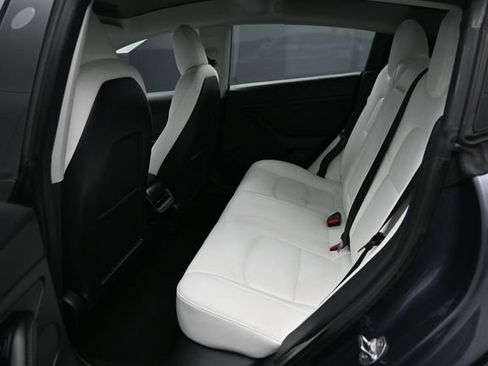 Used 2022 Tesla Model 3 Standard Range RWD image 9