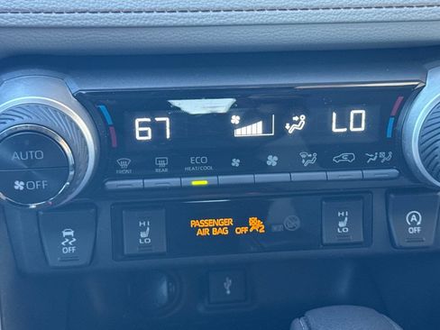 Used 2022 Toyota RAV4 XLE image 21