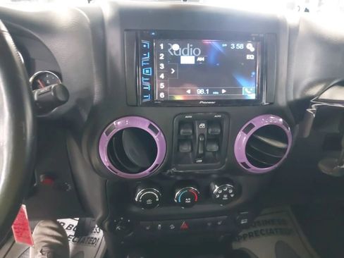 Used 2014 Jeep Wrangler Unlimited Sahara w/ Connectivity Group AWD/4WD image 24
