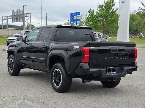 Used 2024 Toyota Tacoma TRD Off-Road AWD/4WD image 4