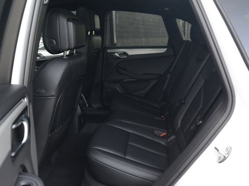 Certified 2026 Porsche Macan AWD/4WD image 30