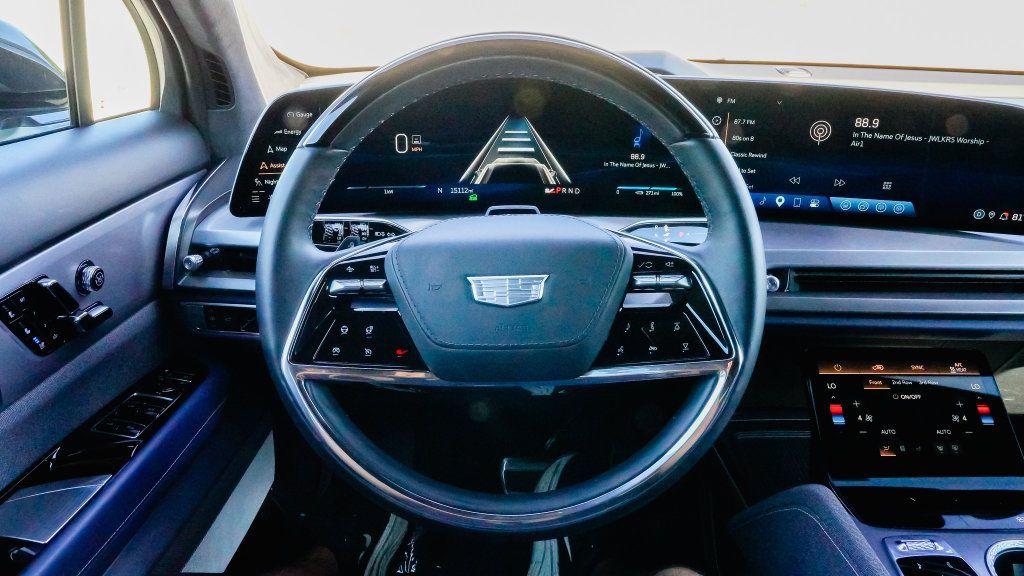 Certified 2026 Cadillac Vistiq Premium Luxury AWD/4WD image 17