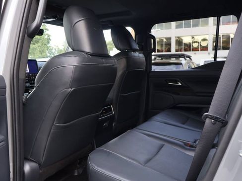 Used 2024 Lexus GX 550 w/ Cold Area Package AWD/4WD image 17