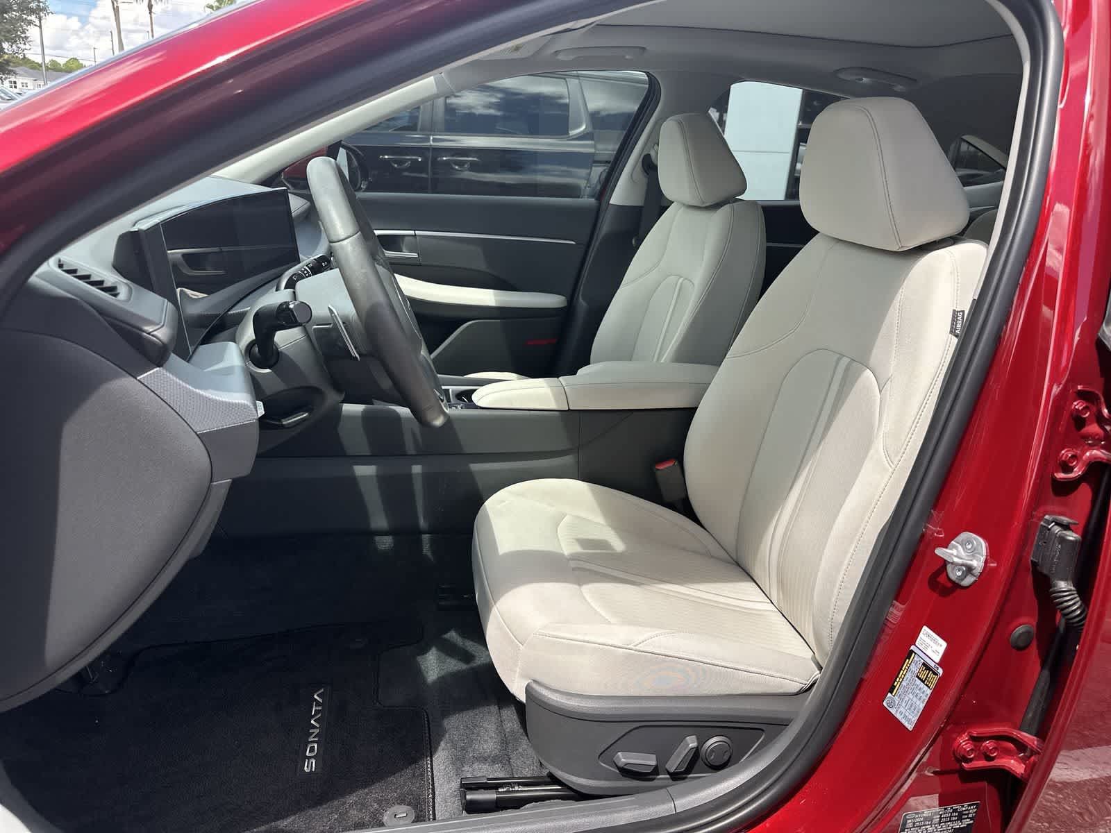 Used 2024 Hyundai Sonata SEL w/ Convenience Package FWD image 3