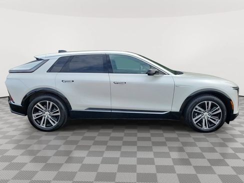 Used 2024 Cadillac Lyriq Luxury AWD/4WD image 3