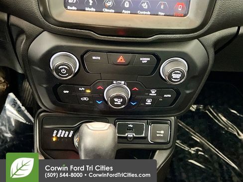 Used 2018 Jeep Renegade Trailhawk AWD/4WD image 9