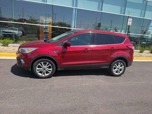 Used 2017 Ford Escape SE FWD image 3