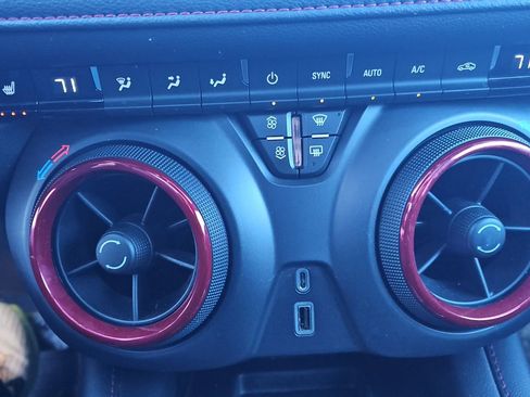 Used 2022 Chevrolet Blazer RS w/ Enhanced Convenience Package image 18