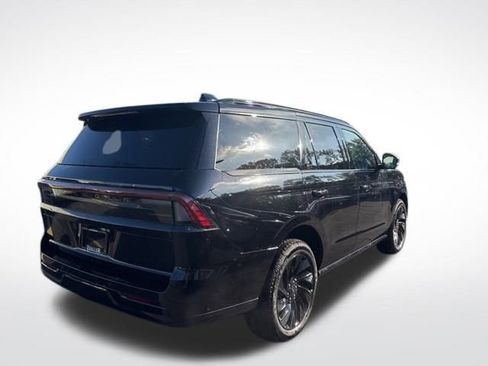 New 2025 Lincoln Navigator Reserve w/ Jet Appearance Package image 4