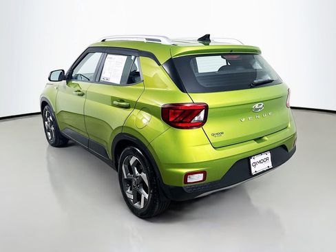 Used 2022 Hyundai Venue SEL FWD image 5