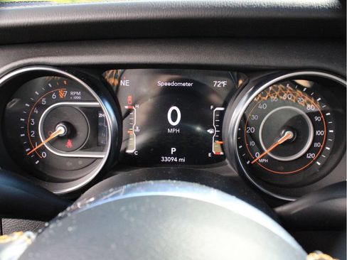 Certified 2023 Jeep Gladiator Overland AWD/4WD image 18
