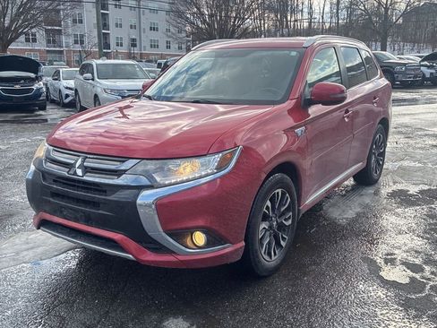 Used 2018 Mitsubishi Outlander SEL image 2