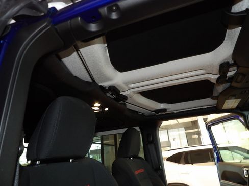 Used 2020 Jeep Wrangler Rubicon w/ Cold Weather Group AWD/4WD image 15