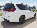 New 2024 Chrysler Pacifica Limited w/ Uconnect Theater Family Group image 5