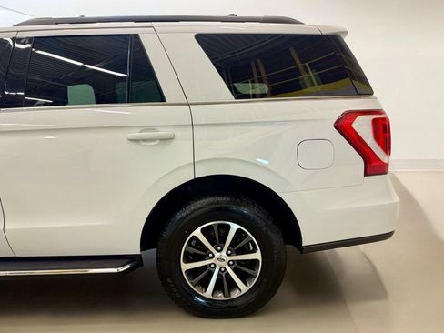 Used 2019 Ford Expedition XLT w/ Equipment Group 202A AWD/4WD image 4