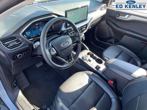 Used 2025 Ford Escape Platinum image 4