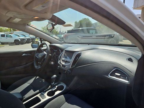 Used 2018 Chevrolet Cruze LS FWD image 27