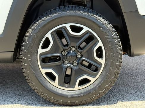 Used 2015 Jeep Renegade Trailhawk w/ Popular Equipment Group AWD/4WD image 27