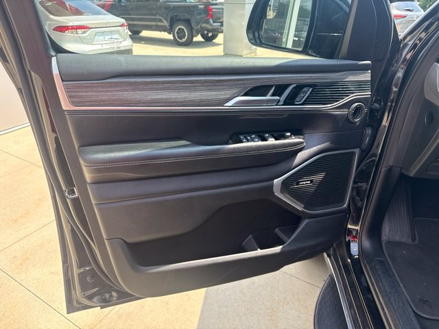 Used 2024 Jeep Wagoneer Series II AWD/4WD image 14