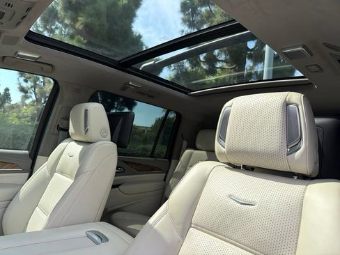 Used 2024 Cadillac Escalade ESV Sport Platinum w/ LPO, ONYX Package AWD/4WD image 12