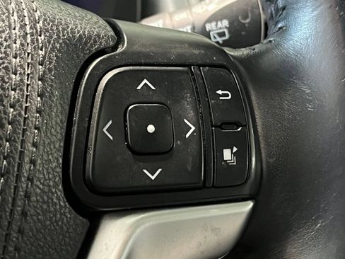 Used 2016 Toyota Highlander XLE FWD image 28