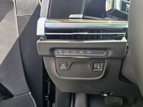 New 2026 Cadillac Escalade 4WD w/ LPO, Floor Liner Package image 25