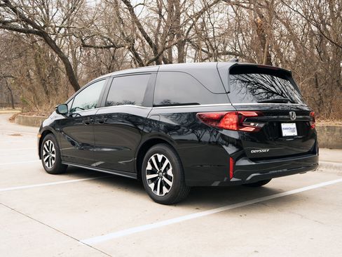 Certified 2025 Honda Odyssey EX-L image 7