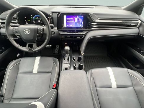 Used 2025 Toyota Camry SE FWD image 12