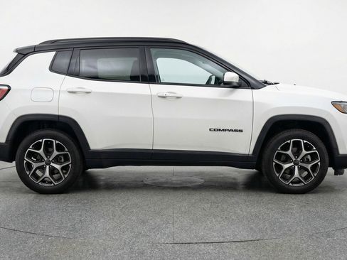Used 2025 Jeep Compass Limited AWD/4WD image 11