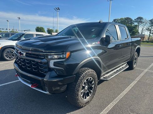 Used 2025 Chevrolet Silverado 1500 ZR2 w/ Technology Package image 2
