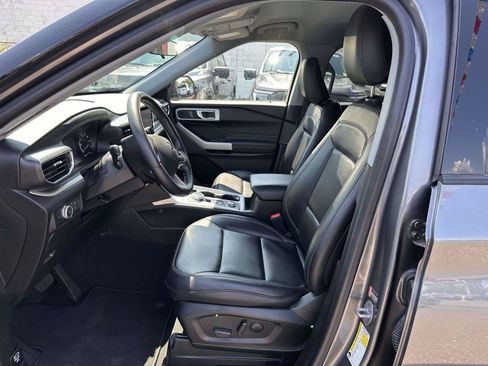 Used 2022 Ford Explorer XLT w/ Equipment Group 202A AWD/4WD image 12