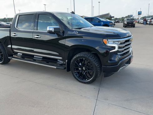 Used 2023 Chevrolet Silverado 1500 High Country w/ Technology Package AWD/4WD image 2