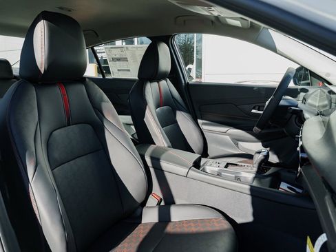 New 2026 Nissan Sentra SR w/ SR Premium Package FWD image 26