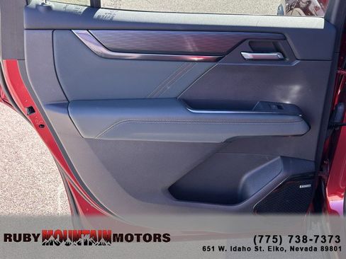 Used 2024 GMC Acadia AT4 w/ Luxury Package AWD/4WD image 19