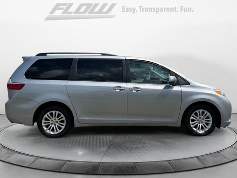 Used 2016 Toyota Sienna XLE Premium FWD image 10