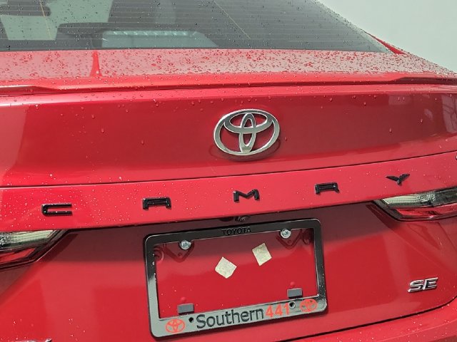 Used 2025 Toyota Camry SE FWD image 9