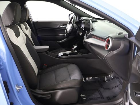 Used 2024 Chevrolet Trax RS w/ Sunroof Package FWD image 31