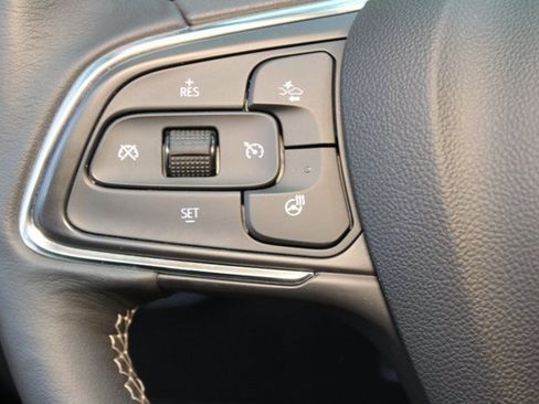 Used 2023 Buick Encore GX Essence image 18