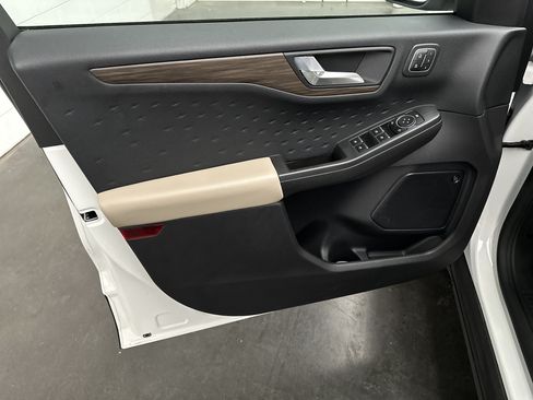 Used 2020 Ford Escape Titanium AWD/4WD image 20