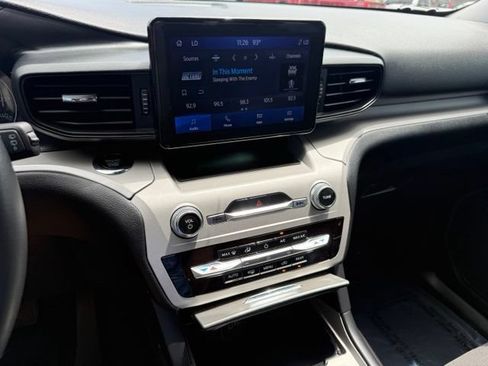 Used 2024 Ford Explorer XLT RWD image 21